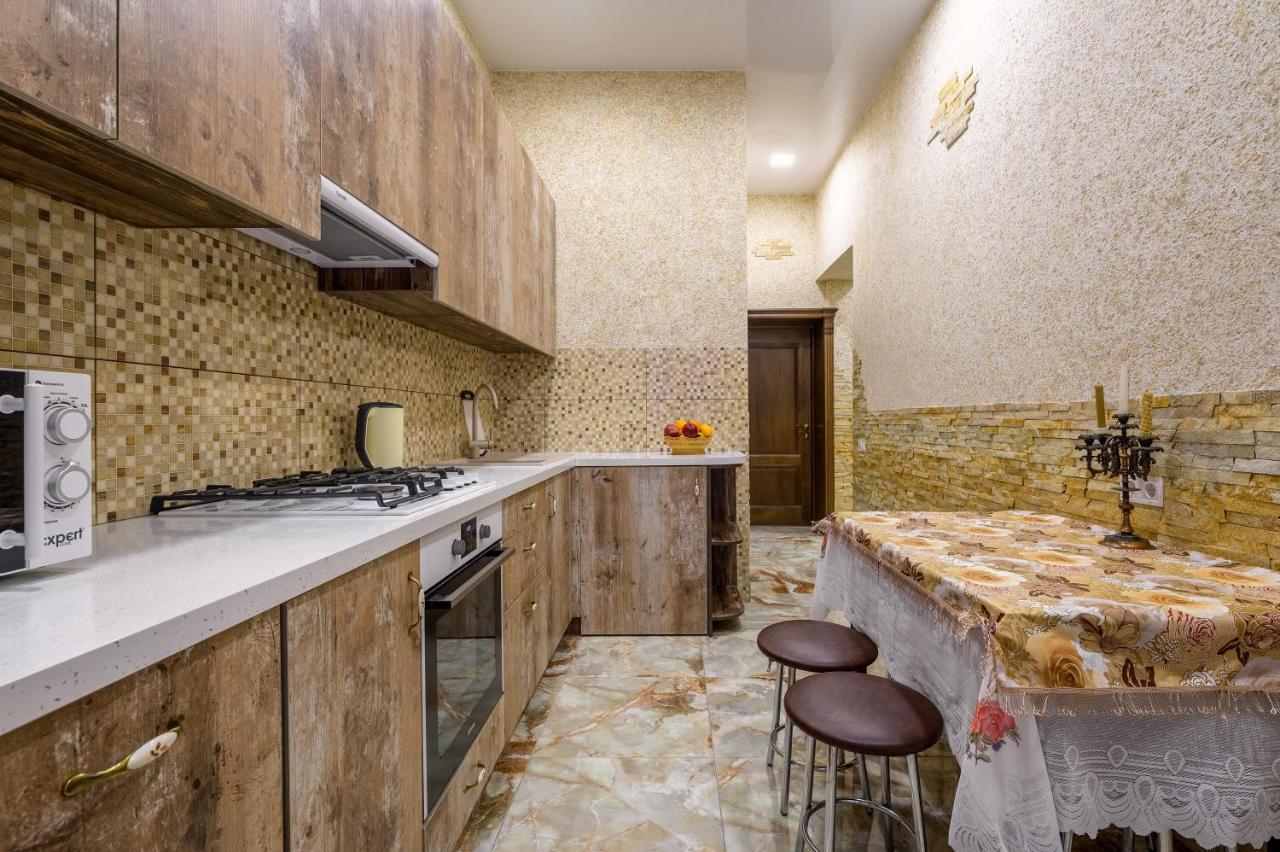 Noviy Svit 4 Apartments Lviv Extérieur photo