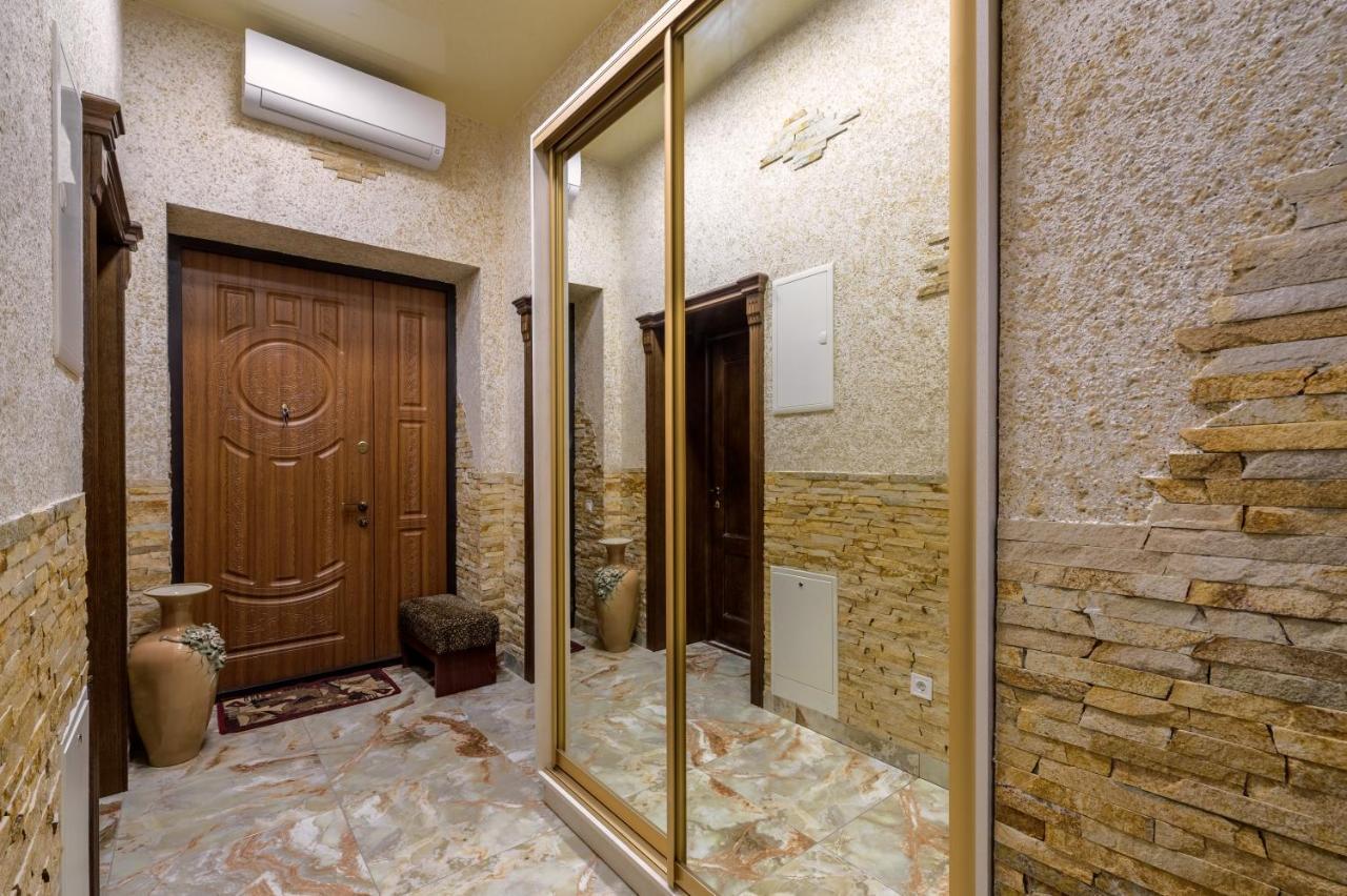 Noviy Svit 4 Apartments Lviv Extérieur photo
